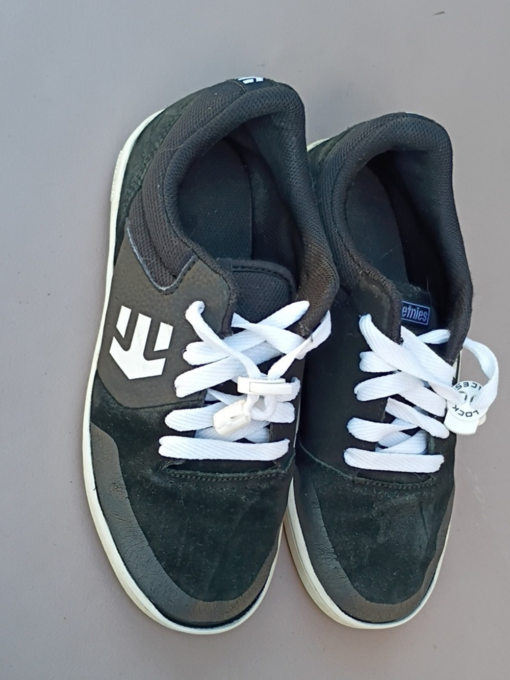 Etnies Kids Black Skate Sneakers with White Laces